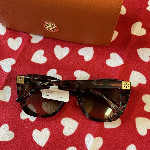 Tory Burch Tortoise Sunglasses and Orange Wallet main image 6